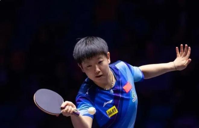 德甲还剩八轮，拜仁以六分优势领跑：后防遭遇危机，凯恩的冠军梦又悬了.