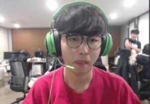 前顶迫使艾 前顶迫使艾